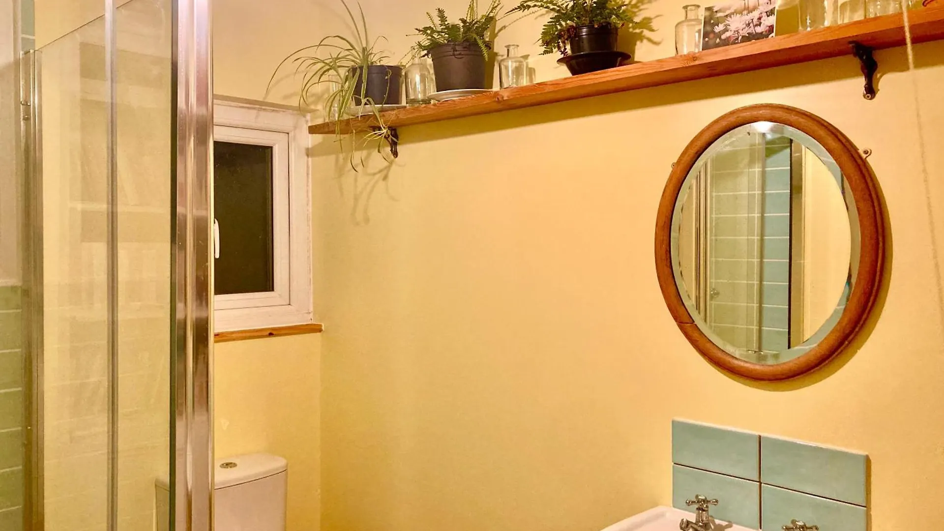 Beautiful Sunlit Rooms, 2 Mins From Beach, Private Garden Bridlington 0*,  Storbritannien